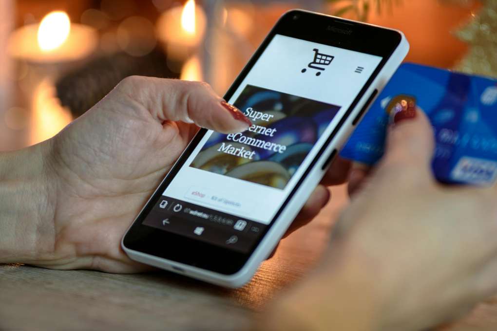 E-commerce Merchandising Dynamics